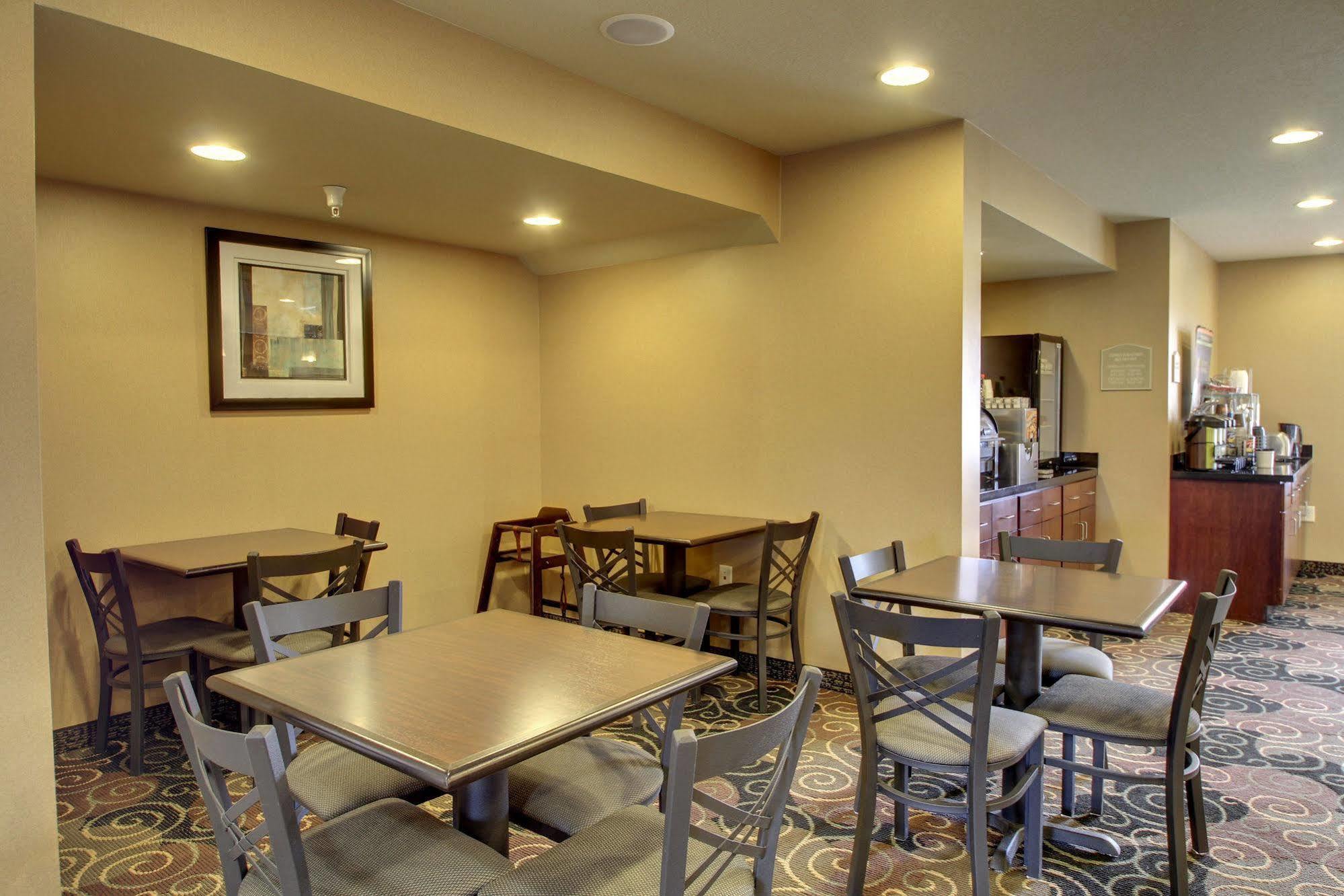 Cobblestone Inn & Suites - Hartington Kültér fotó