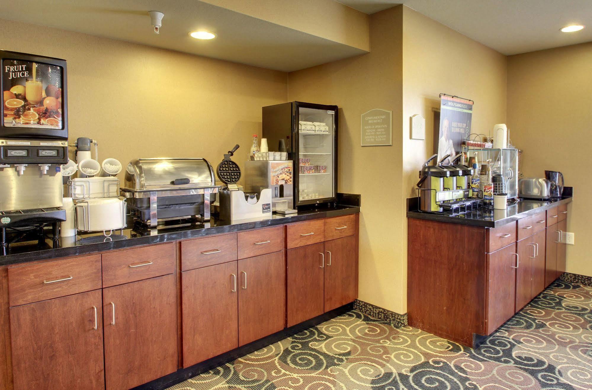 Cobblestone Inn & Suites - Hartington Kültér fotó